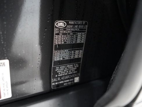 Used 2024 Land Rover Discovery Dynamic SE image 41