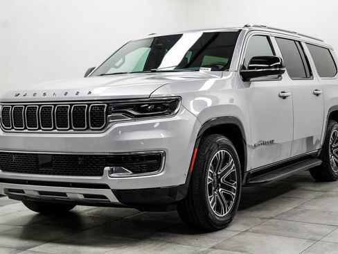 Used 2024 Jeep Wagoneer L Series II AWD/4WD image 6