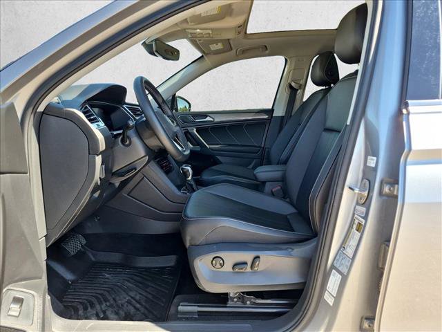 Used 2022 Volkswagen Tiguan SE w/ Panoramic Sunroof Package AWD/4WD image 14