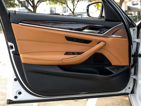 Used 2019 BMW 530i xDrive w/ M Sport Package image 44