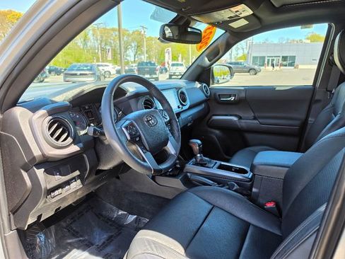 Used 2023 Toyota Tacoma TRD Sport w/ TRD Premium Sport Package AWD/4WD image 20