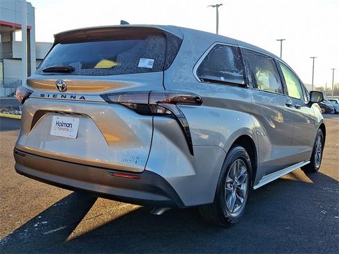 Certified 2024 Toyota Sienna LE image 7