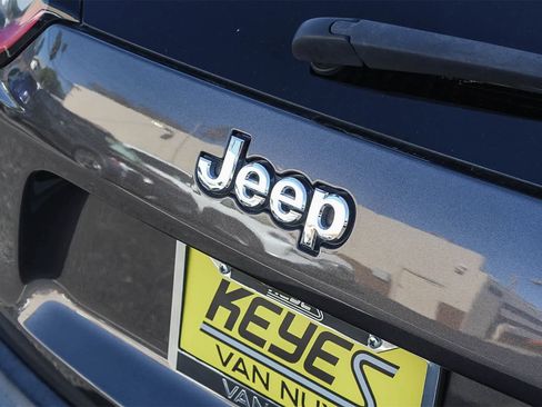 Used 2019 Jeep Cherokee Limited image 9