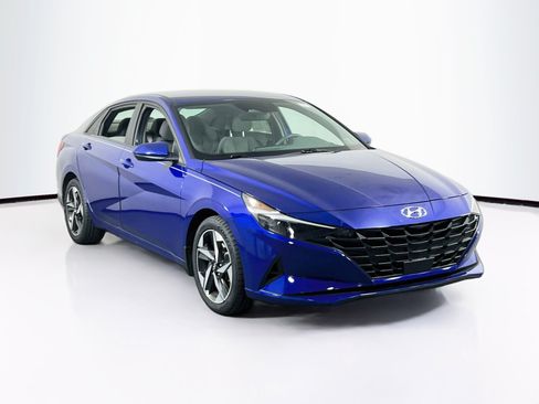 Used 2023 Hyundai Elantra SEL w/ Convenience Package FWD image 3