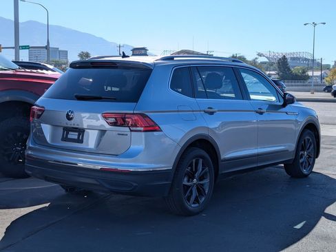 Used 2024 Volkswagen Tiguan SE AWD/4WD image 4