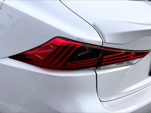 Used 2017 Lexus IS 300 AWD image 33