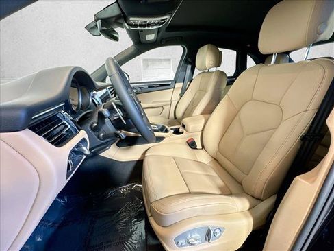 Used 2026 Porsche Macan AWD/4WD image 5