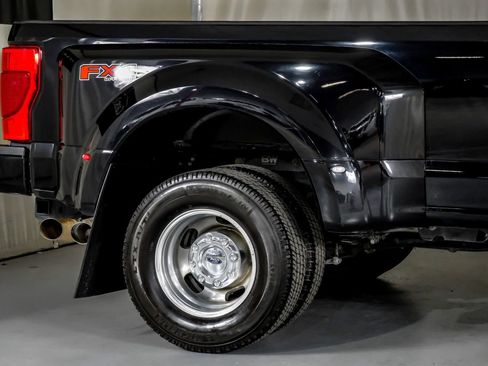 Used 2022 Ford F350 XLT w/ XLT Premium Package image 6