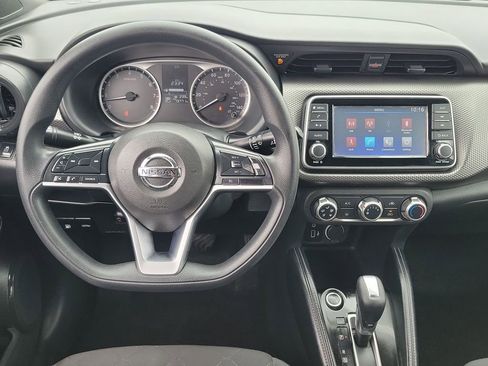 Used 2019 Nissan Kicks S FWD image 11