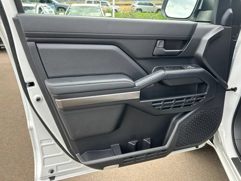 Used 2025 Toyota 4Runner SR5 AWD/4WD image 21