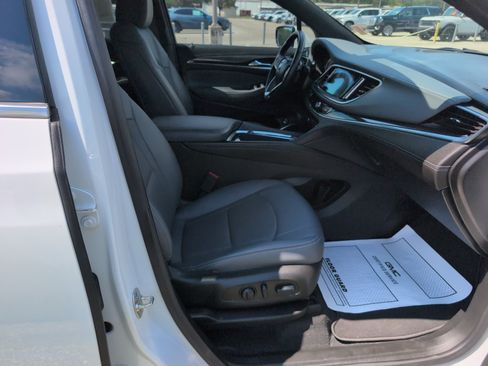 Used 2024 Buick Enclave Essence w/ Experience Buick Package FWD image 7