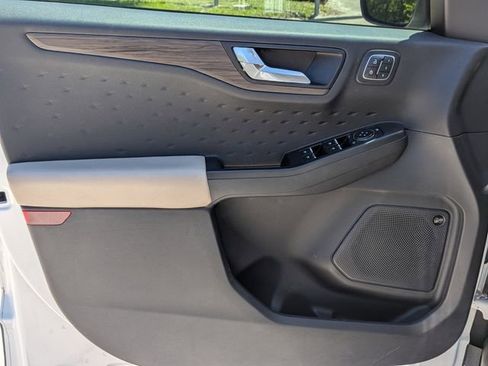 Used 2020 Ford Escape Titanium FWD image 10