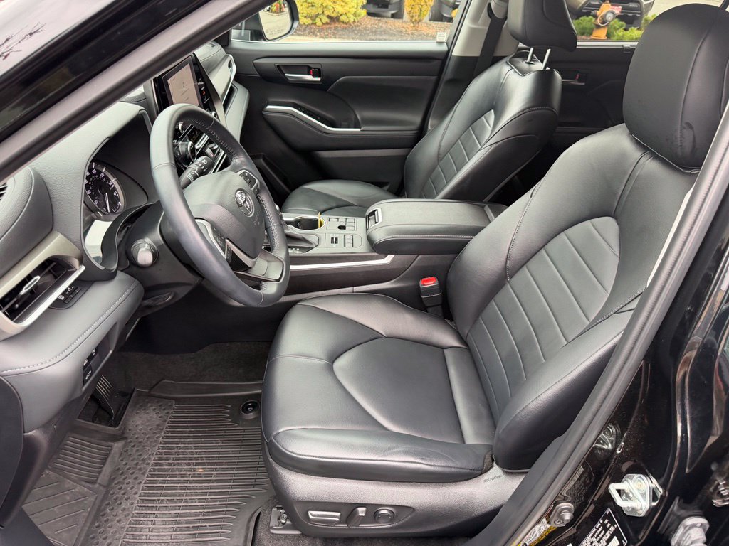 Used 2023 Toyota Highlander XLE AWD/4WD image 13