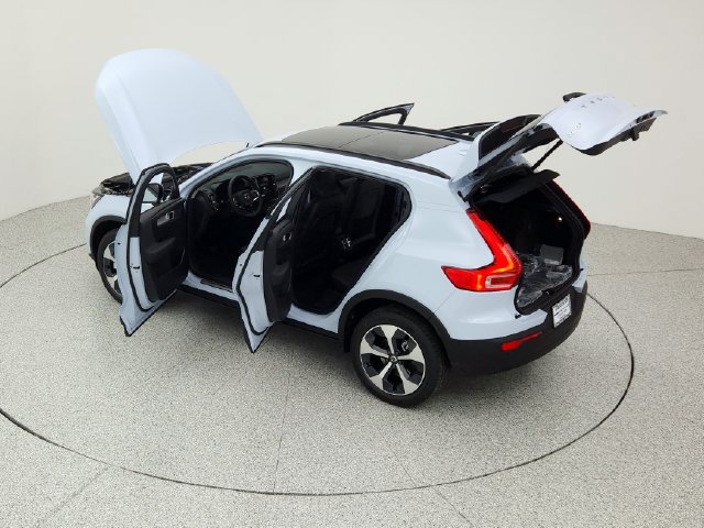 New 2026 Volvo XC40 B5 Plus w/ Protection Package Premier AWD/4WD image 40
