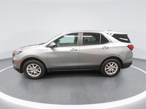 Used 2024 Chevrolet Equinox LT w/ Driver Convenience Package image 2