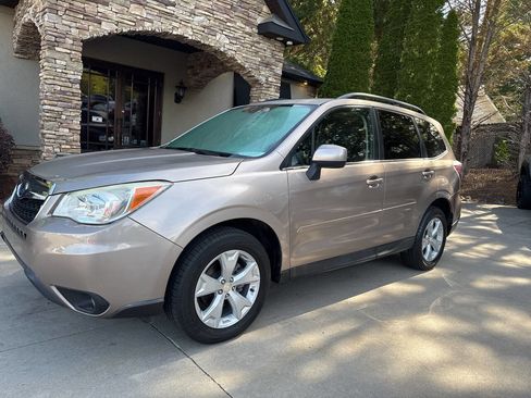 Used 2015 Subaru Forester 2.5i Limited w/ Popular Package #2 AWD/4WD image 2