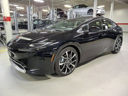 New 2026 Toyota Prius Plug-In Hybrid FWD image 2