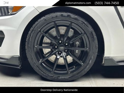 Used 2016 Ford Mustang Shelby GT350 w/ Technology Package image 40