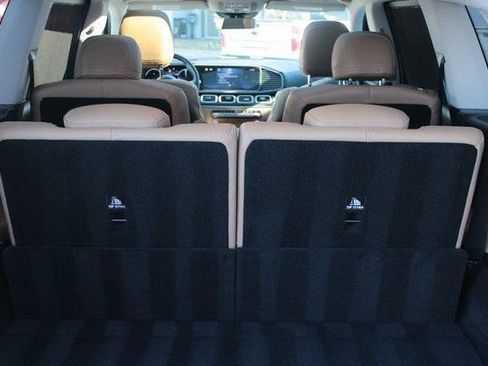 Used 2024 Mercedes-Benz GLS 580 4MATIC image 10