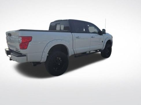 Used 2021 Nissan Titan SV w/ SV Convenience Package AWD/4WD image 3