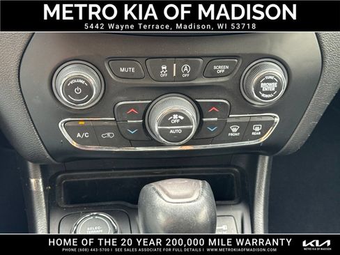 Used 2022 Jeep Cherokee Limited AWD/4WD image 21