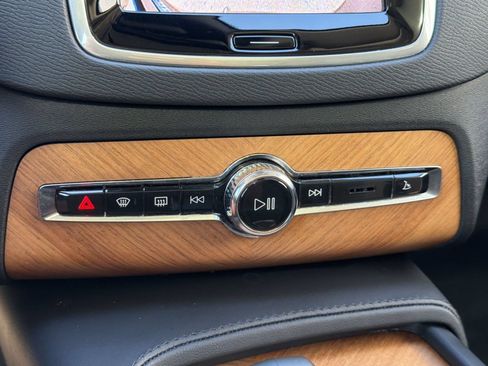 Certified 2023 Volvo XC90 B6 Plus AWD/4WD image 18