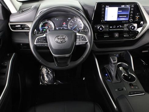 Used 2022 Toyota Highlander XLE image 7