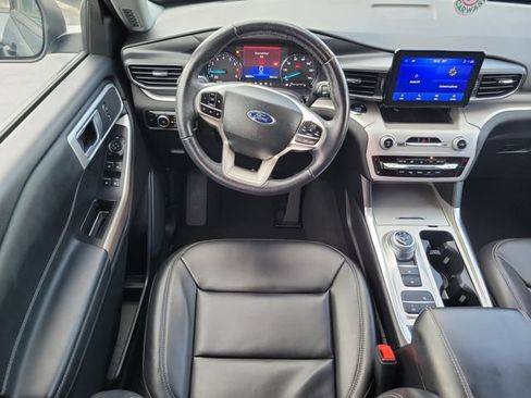 Used 2023 Ford Explorer XLT w/ Equipment Group 202A RWD image 11