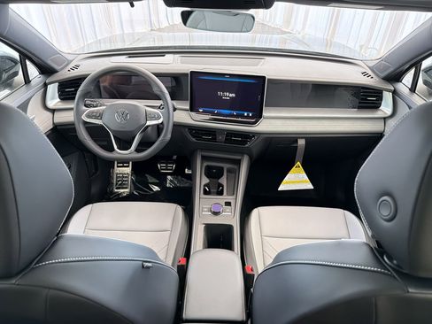 New 2026 Volkswagen Tiguan SE R-Line FWD image 17