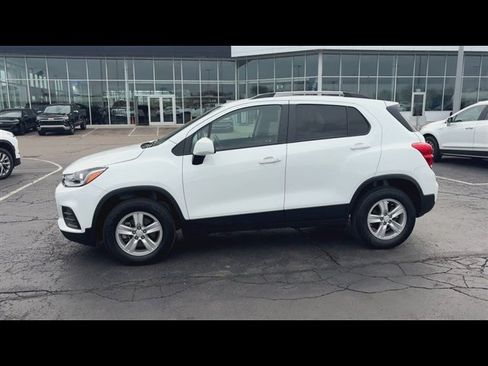 Certified 2022 Chevrolet Trax LT w/ LT Convenience Package image 5