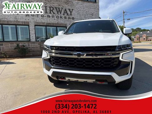Used 2022 Chevrolet Tahoe Z71 w/ Luxury Package AWD/4WD image 2