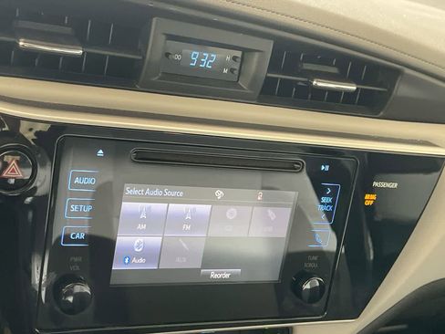 Used 2017 Toyota Corolla LE FWD image 16