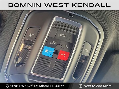 Used 2025 Jeep Grand Cherokee Limited w/ Black Appearance Package image 23