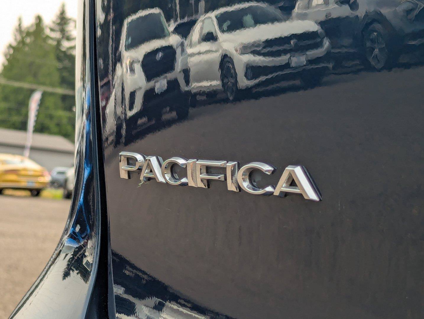 Used 2021 Chrysler Pacifica Touring-L w/ Uconnect Theater Family Group AWD/4WD image 40