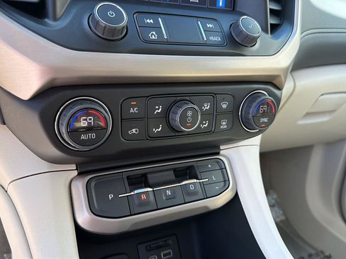 Used 2023 GMC Acadia Denali w/ Denali Technology Package FWD image 27