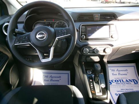 Used 2024 Nissan Versa SV FWD image 11