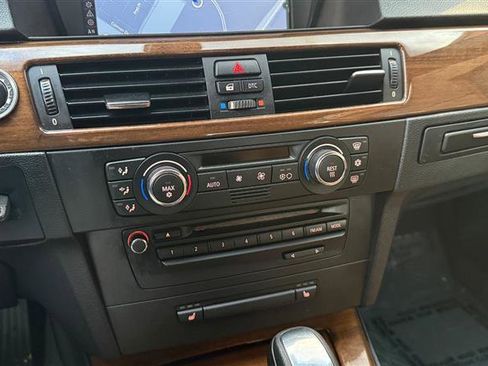 Used 2009 BMW 335i Convertible image 27