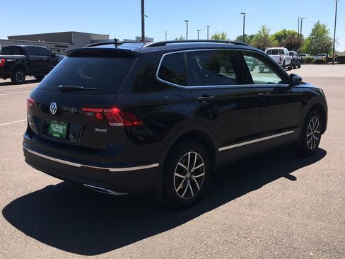Used 2020 Volkswagen Tiguan SE w/ Panoramic Sunroof Package AWD/4WD image 8