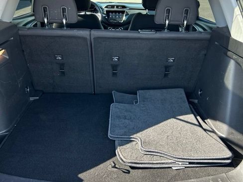 Used 2022 Chevrolet TrailBlazer LT w/ Convenience Package FWD image 18