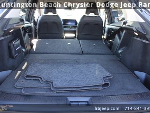 Used 2025 Nissan Ariya FWD image 38