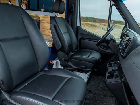 Used 2021 Mercedes-Benz Sprinter 2500 image 44