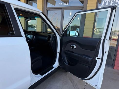 Used 2019 Kia Soul + image 22