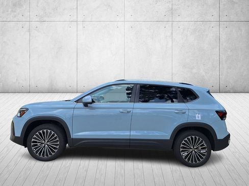 Used 2025 Volkswagen Taos SE FWD image 8