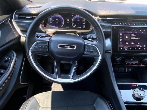 Used 2022 Jeep Grand Cherokee Altitude AWD/4WD image 9