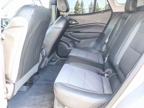 Used 2025 Chevrolet Trax LT FWD image 21