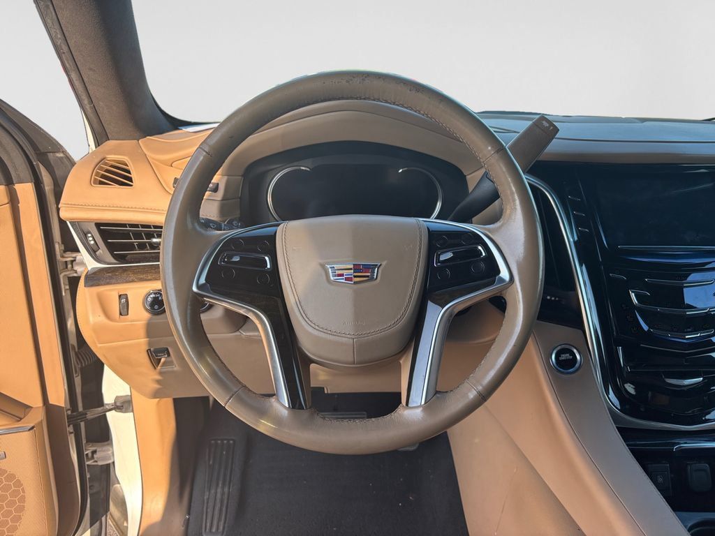 Used 2018 Cadillac Escalade Platinum AWD/4WD image 11