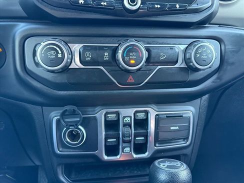 Used 2018 Jeep Wrangler Unlimited Sport S image 18