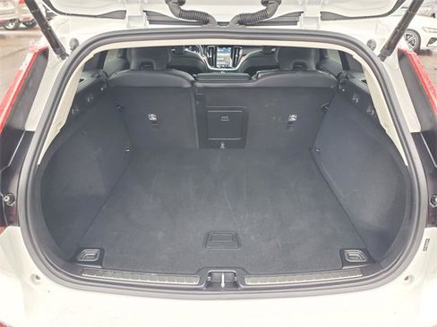 Certified 2025 Volvo V60 B5 Cross Country Plus image 34