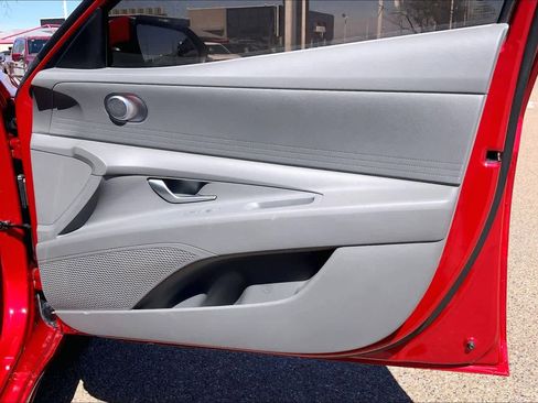 Used 2023 Hyundai Elantra SEL w/ Preferred Accessory Package image 23