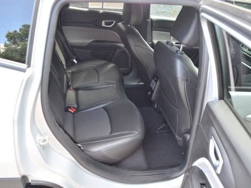 Used 2024 Jeep Compass Latitude AWD/4WD image 31